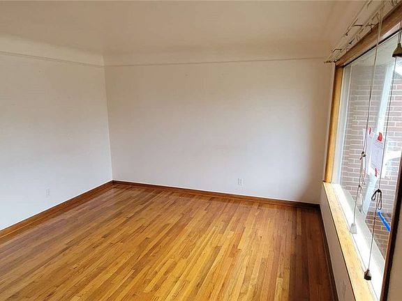 4th image of 1807 Skyline Dr