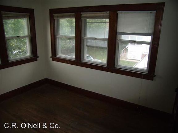 4th image of 2381 Neil Ave