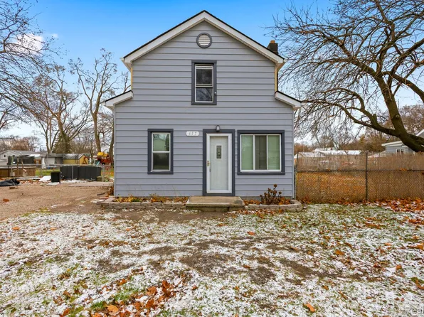 657 Lucille Dr, Wolverine Lake, MI 48390