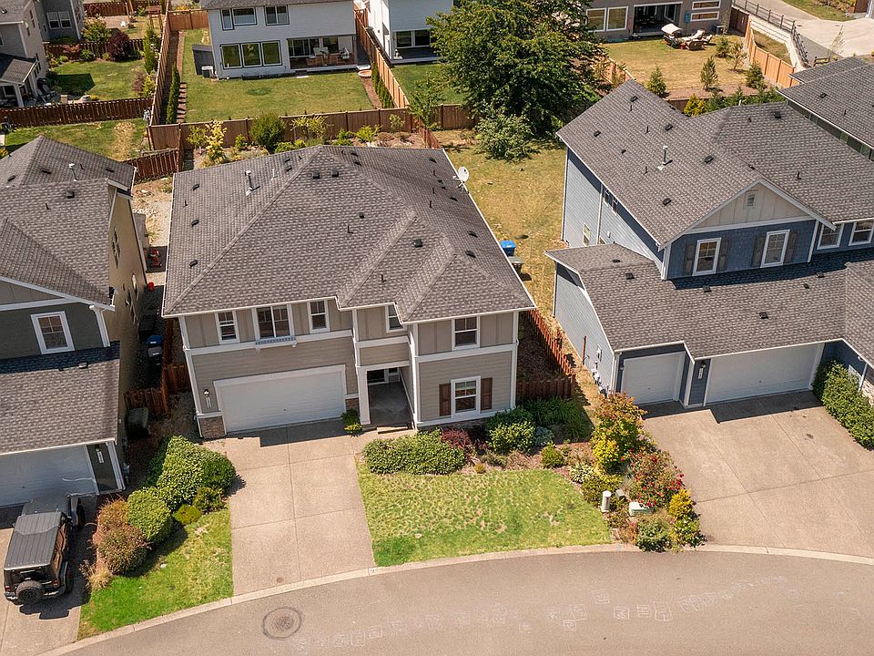 1st image of 1038 SE 10th St