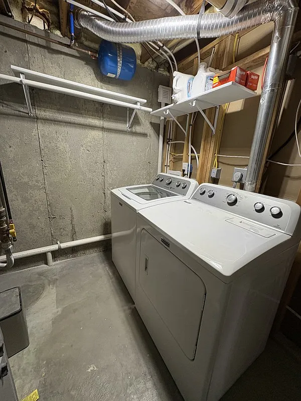 Newly Renovated Daylight Basement Apartment — Photo 4