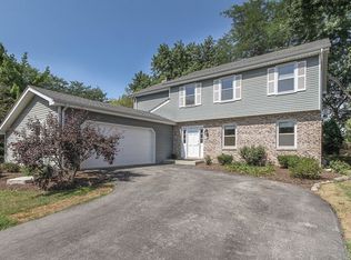 6460 Coach House Rd, Lisle, IL 60532