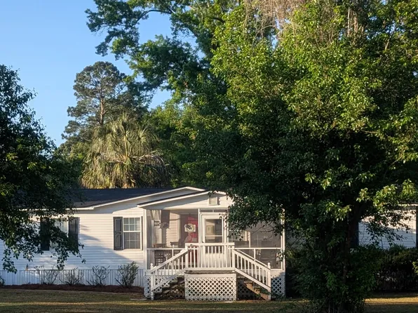 1401 Harbor House Dr, Manning, SC 29102