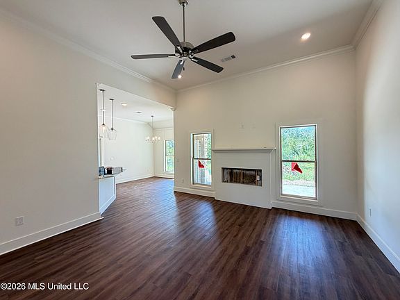 4th image of 301 Stronghold Dr