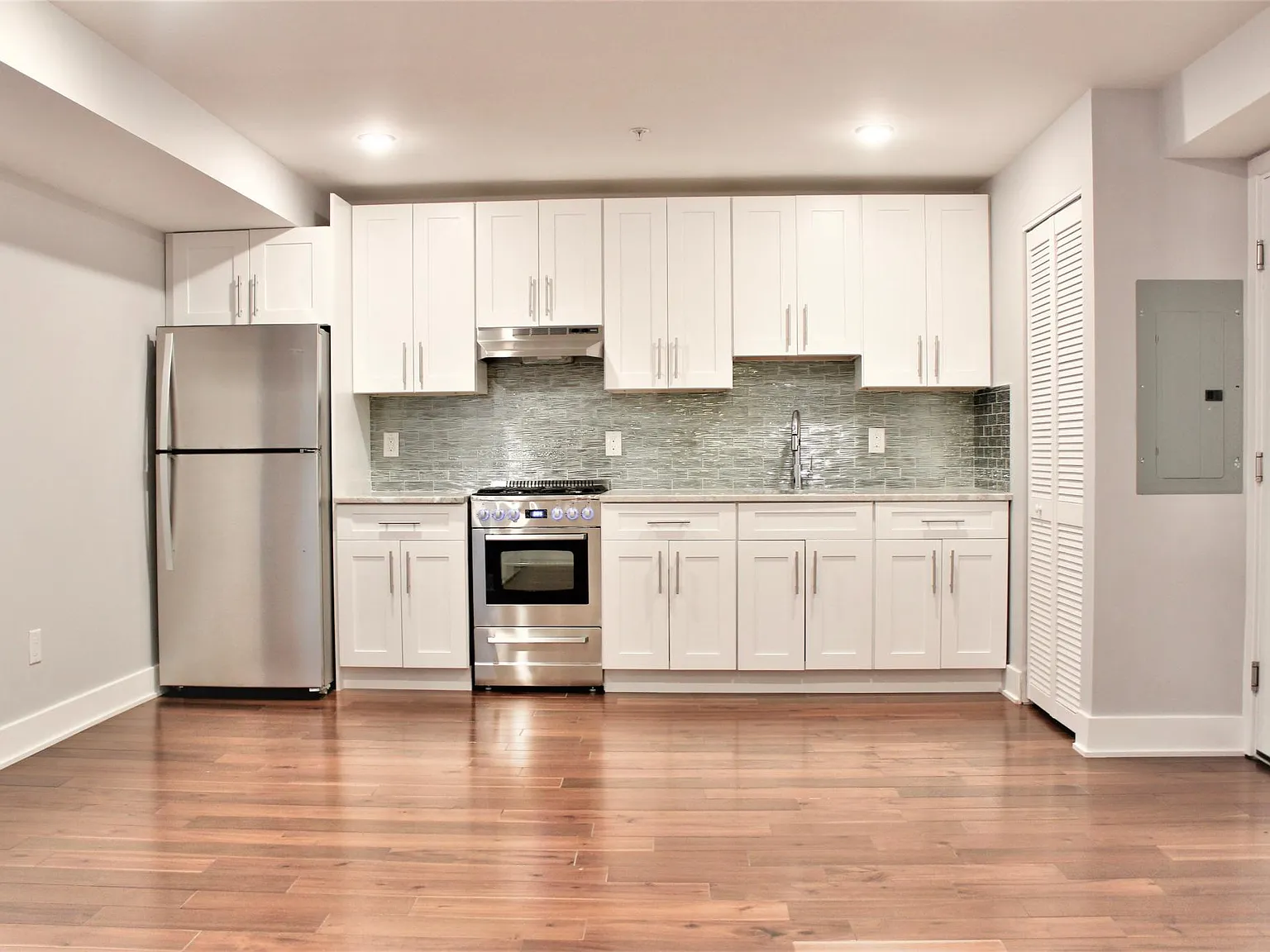 2 bed, 700 sqft, $1,795 — Photo 1