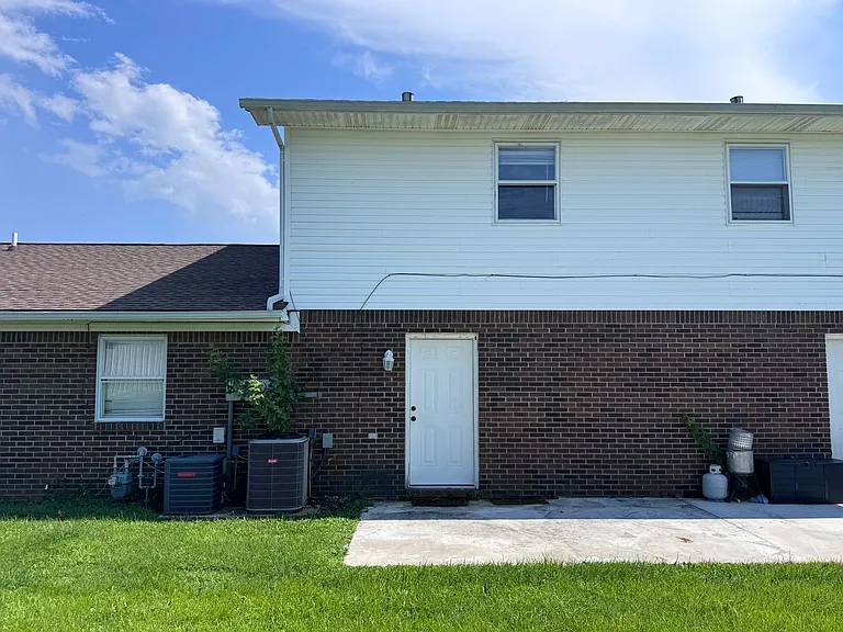 105 Grogan Cir — Photo 30