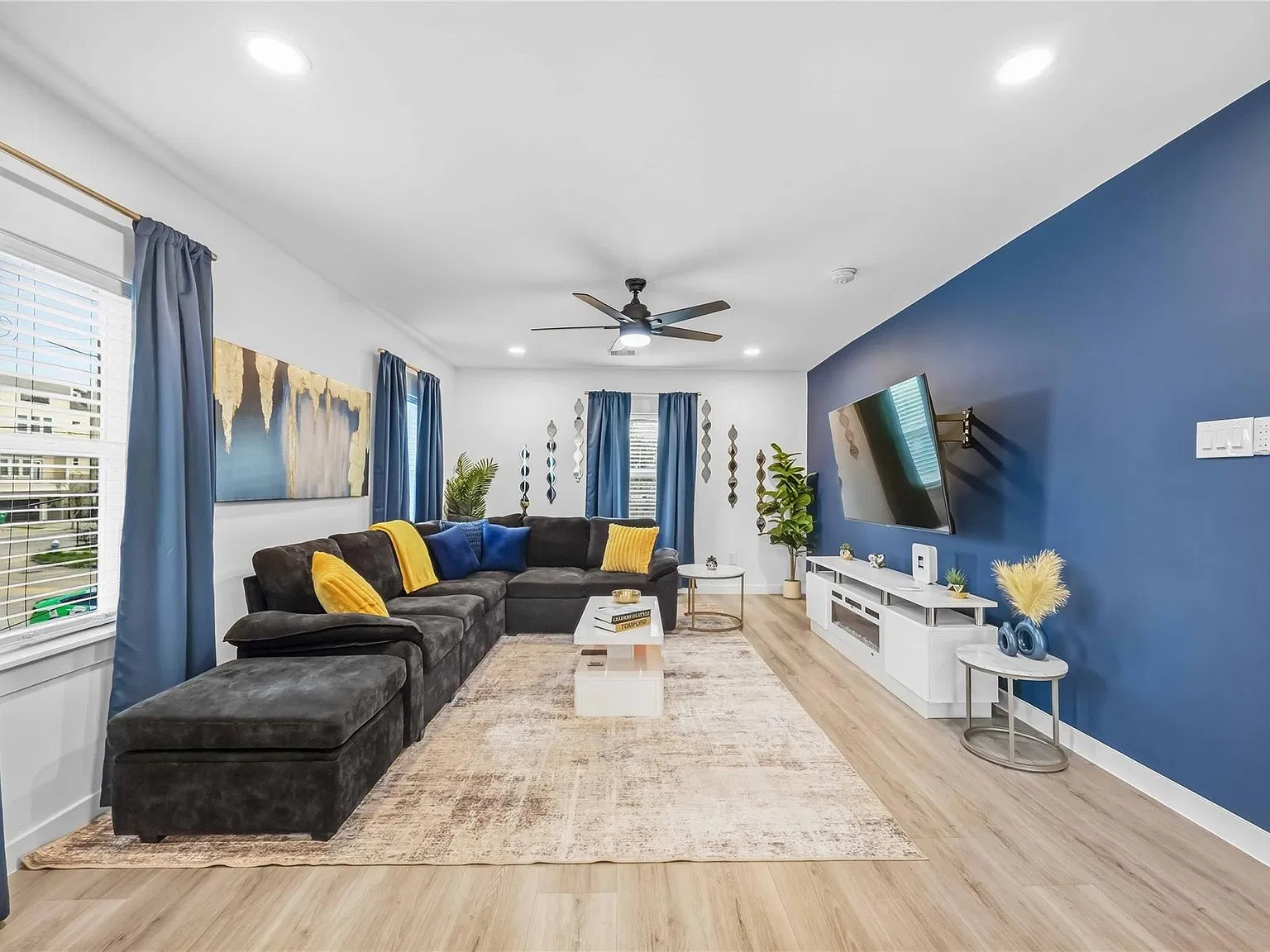 2 bed, 2.0 bath, 1200 sqft, $1,900 — Photo 3