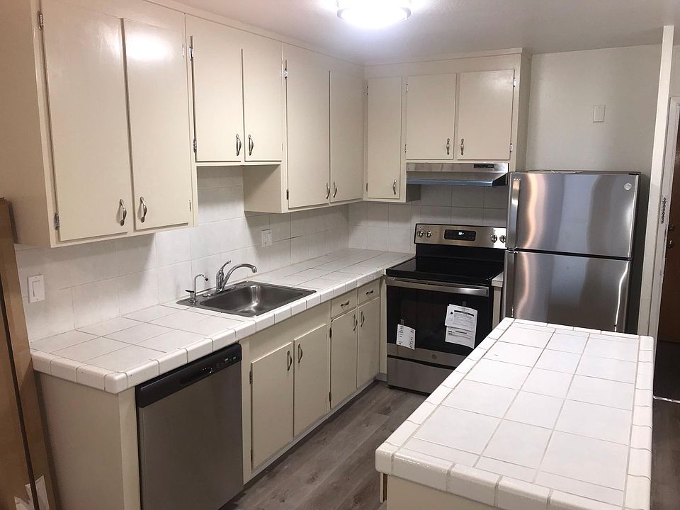 1st image of 456 Wayne Ave #107