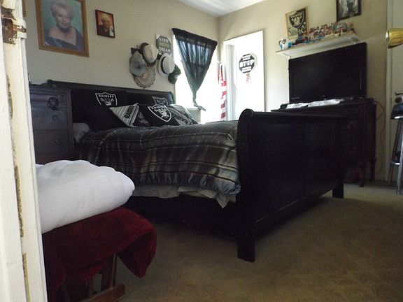 3rd image of 2573 N Lugo Ave