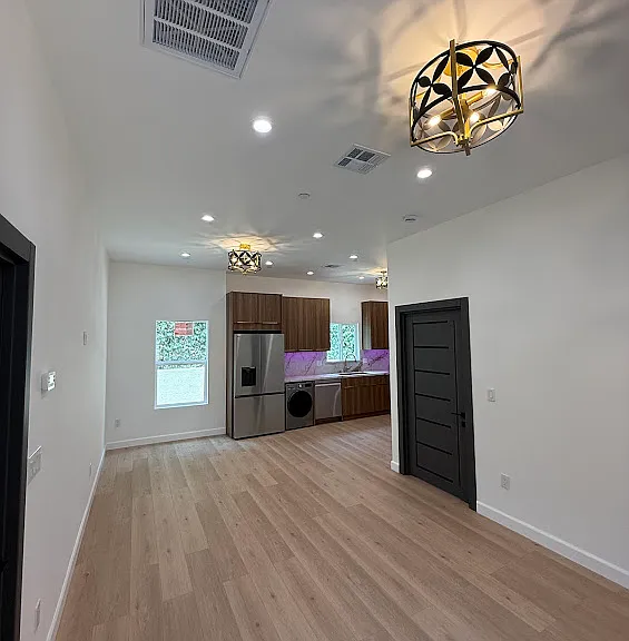 321 Porter St #B — Photo 2