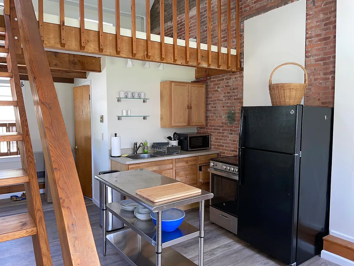 Building Photo - 5224 Shelburne Rd #105