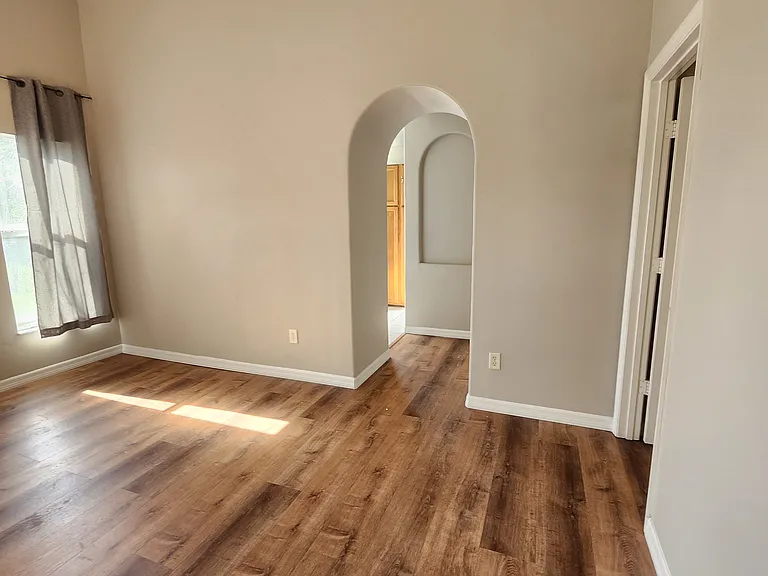 11005 Crystal Glen Blvd — Photo 3