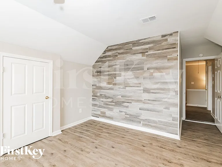 70 Center Oak Dr — Photo 9