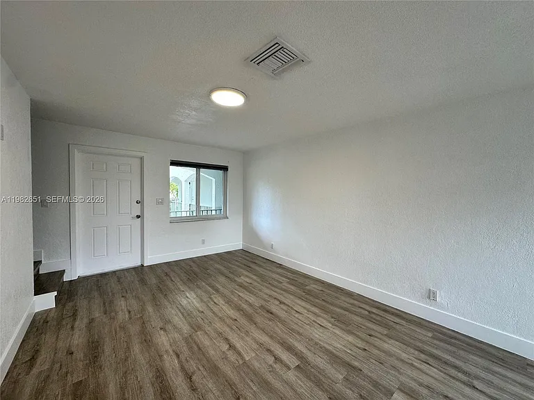 913 NE 17th St #8 — Photo 12