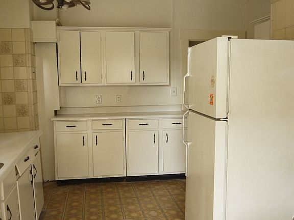 4th image of 510 S Oak Knoll Ave