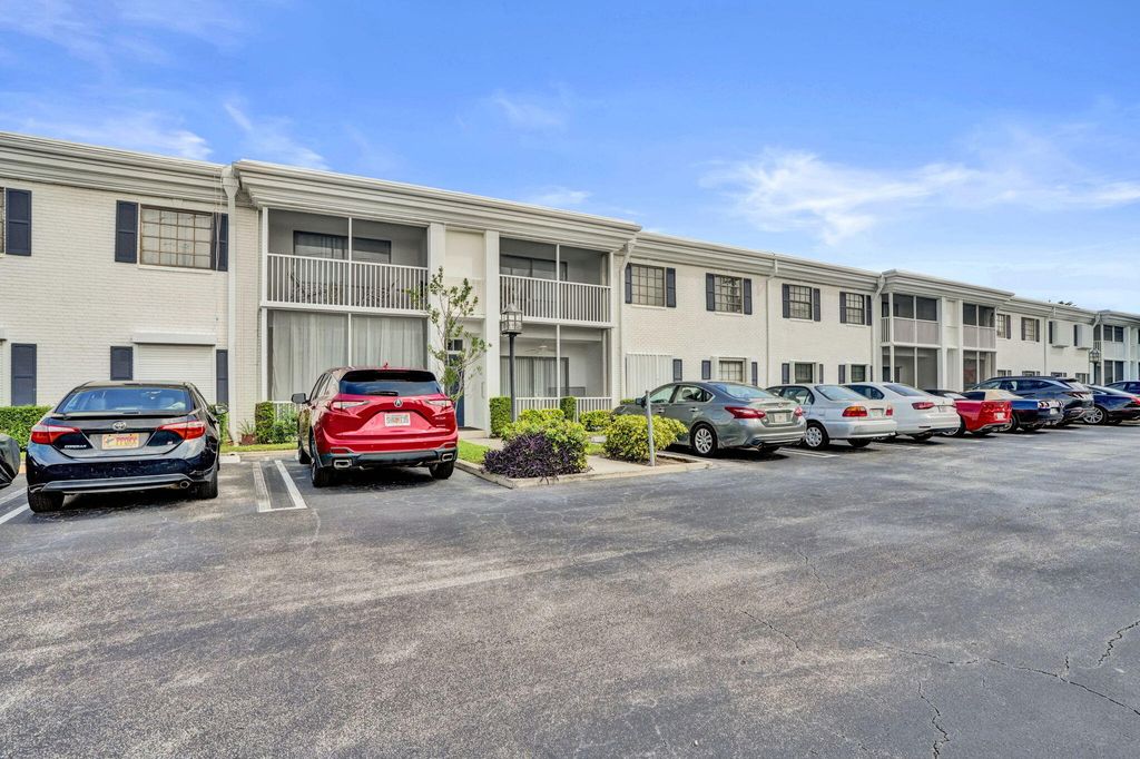 110 CYPRESS CLUB Drive #129, Pompano Beach