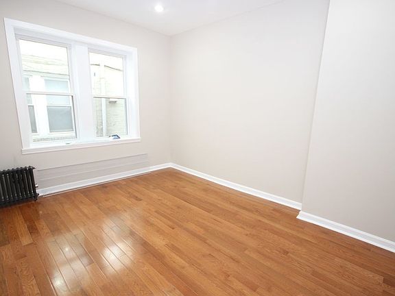 3rd image of 4722 44th St APT 1R