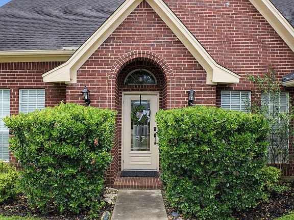4th image of 2186 Riverside Dr