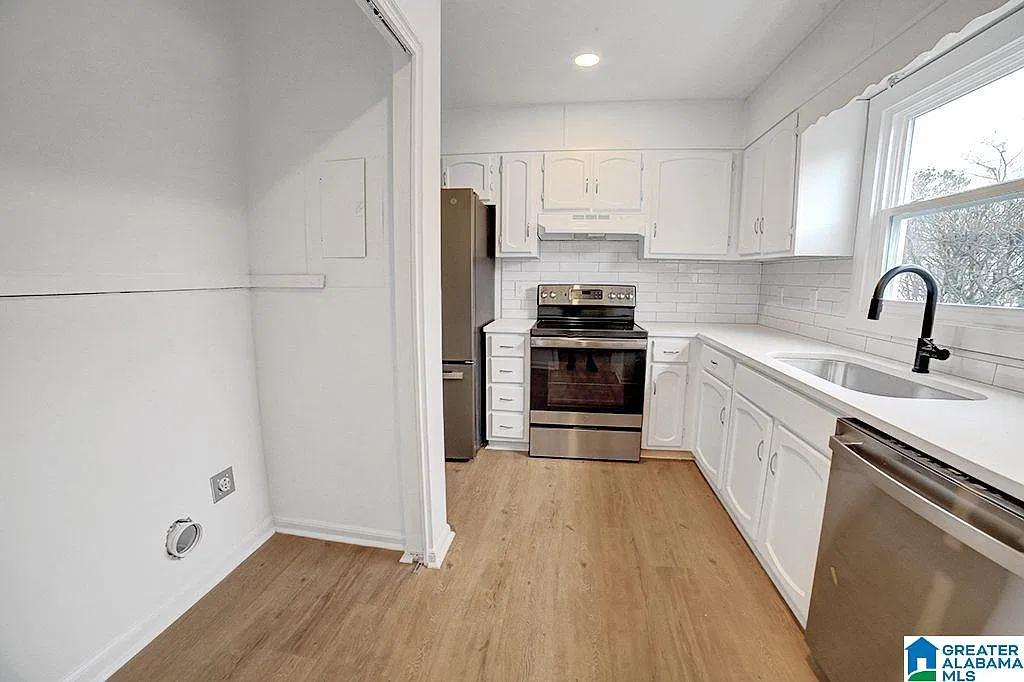 2 bed, 1.5 bath, 1386 sqft, $1,600 — Photo 2