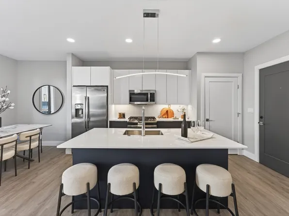 656 Saratoga St #210, Boston, MA 02128