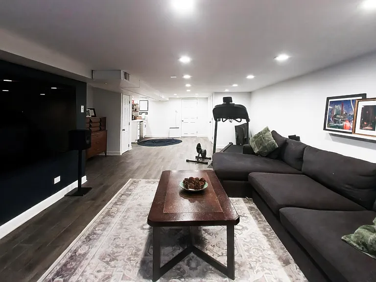 3321 N Whipple St — Photo 11