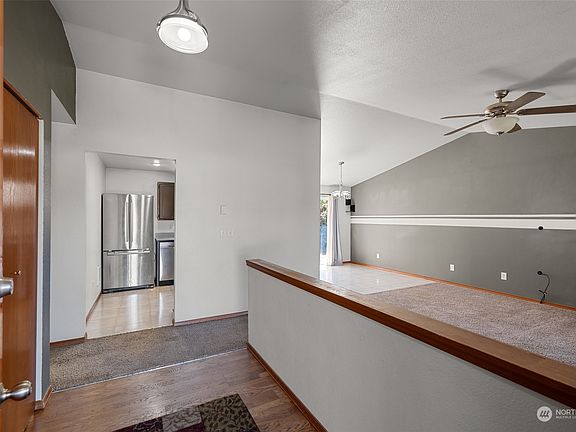 4th image of 51 E Heatherwood Court