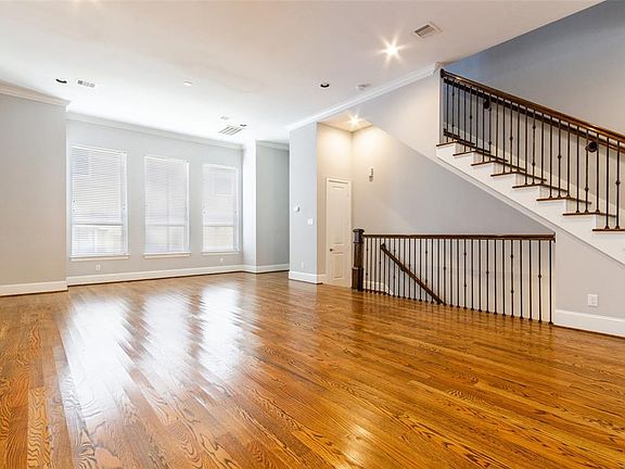 4th image of 5526 Darling St