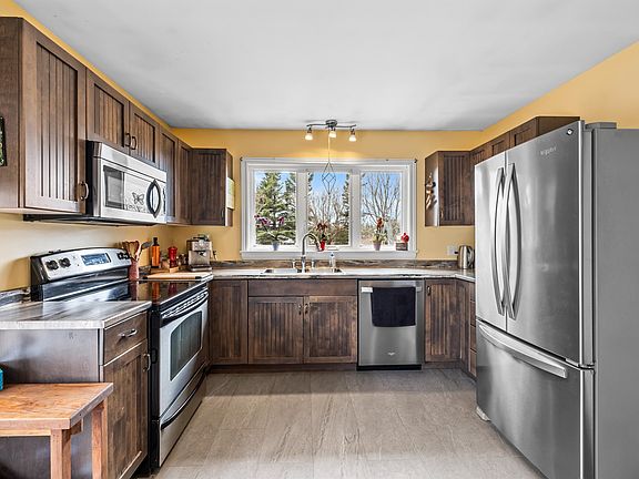 5th image of 16 Levine Ln