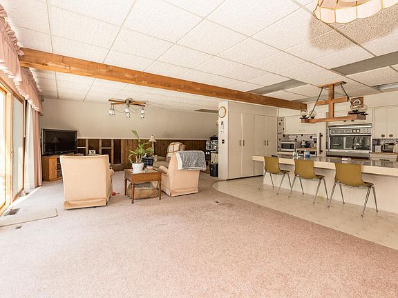 4th image of 15700 Poplar Ln