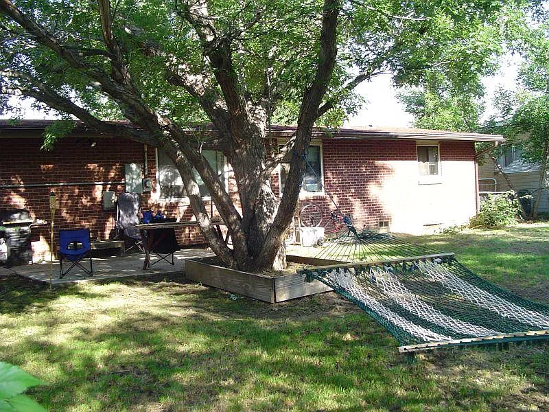 6 bed, 2.5 bath, 2304 sqft, $6,995 — Photo 3