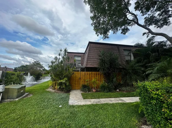 7671 Courtyard Run W, Boca Raton, FL 33433