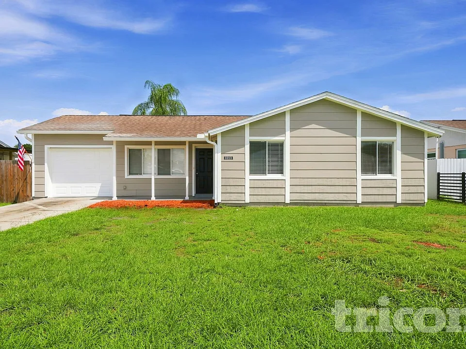 8213 Greenleaf Cir