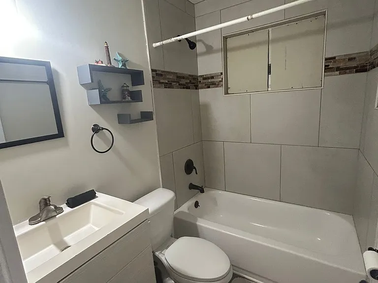 3103 Saxon Dr — Photo 10