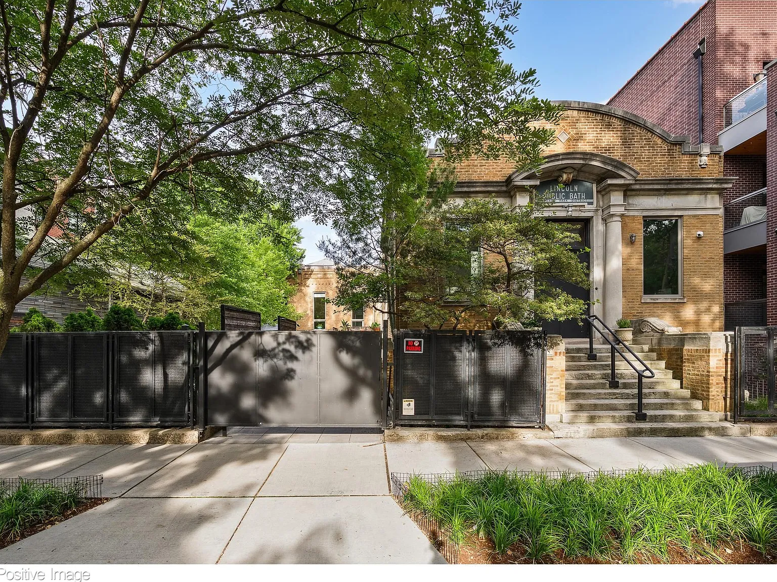 4 bed, 4.5 bath, 9740 sqft, $20,000 — Photo 3