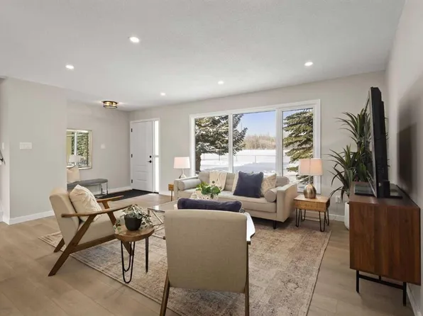 236 N Silverview Way NW, Calgary, AB T3B 3K3