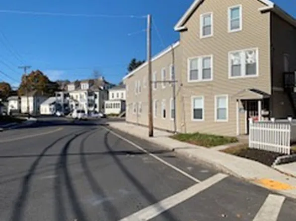 2-12 Chace St, Clinton, MA 01510