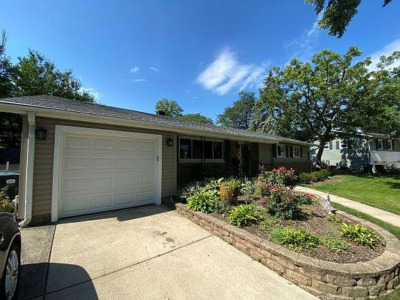 2nd image of 136 N Bissell Dr