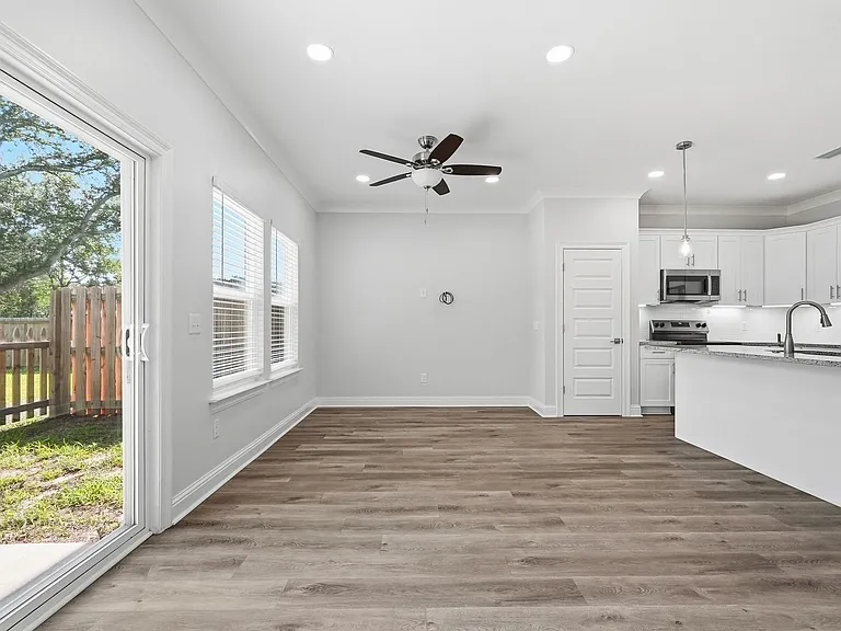 699 Woodlawn Ave NW — Photo 6