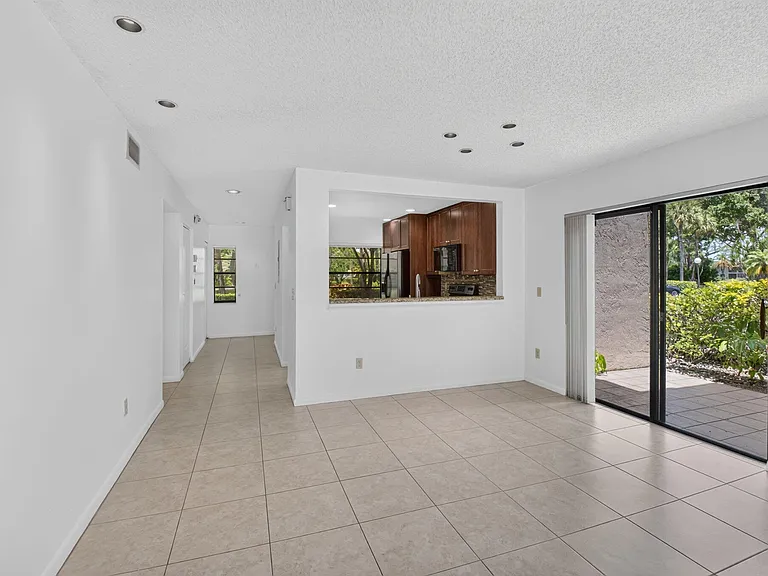 9264 Vista Del Lago #A — Photo 9