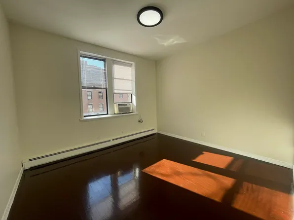108 Graham Avenue image 1 of 6