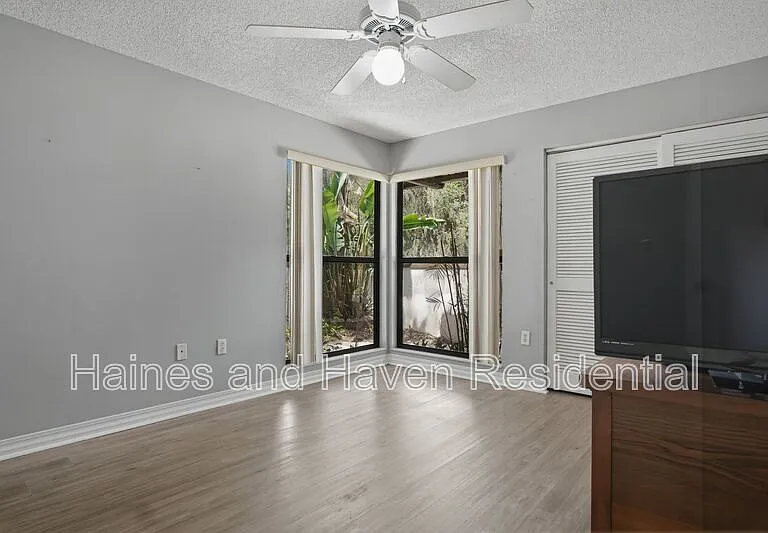 157 Coventry Cir — Photo 24