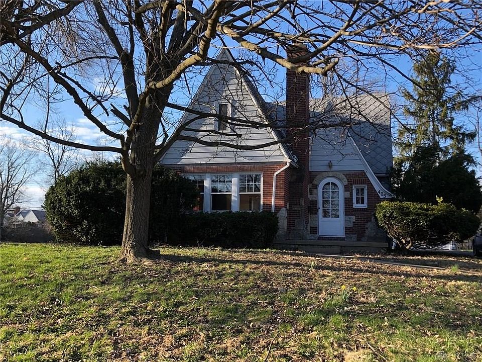 1st image of 405 W Hillcrest Ave
