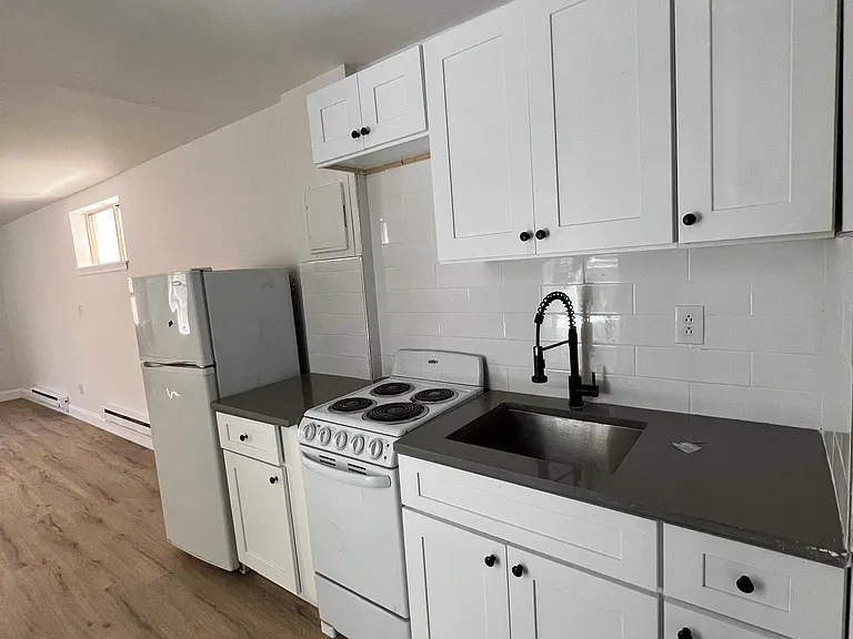 252 S 10th St #2R — Photo 2