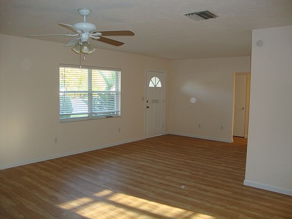Living Area 2nd pic