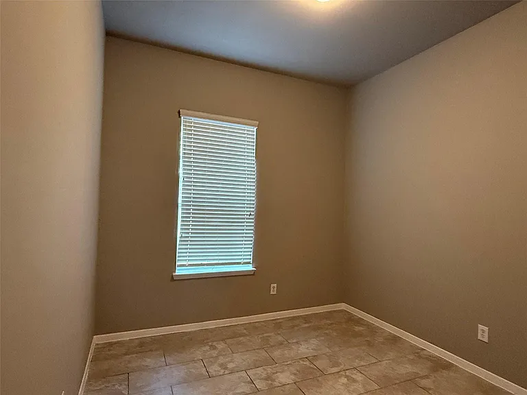 16126 Saxon Hollow Ln — Photo 17