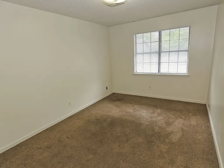 410 Madison Ave NW — Photo 5