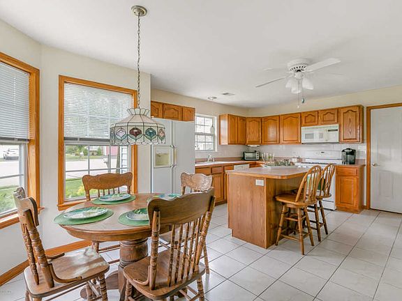 3rd image of 2469 Spring Hill Dr