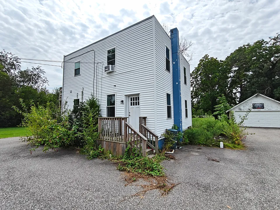 51 Lakeview Ave #A