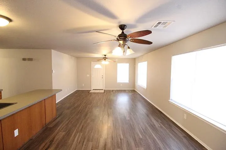 3 bed, 1207 sqft, $1,065 — Photo 4