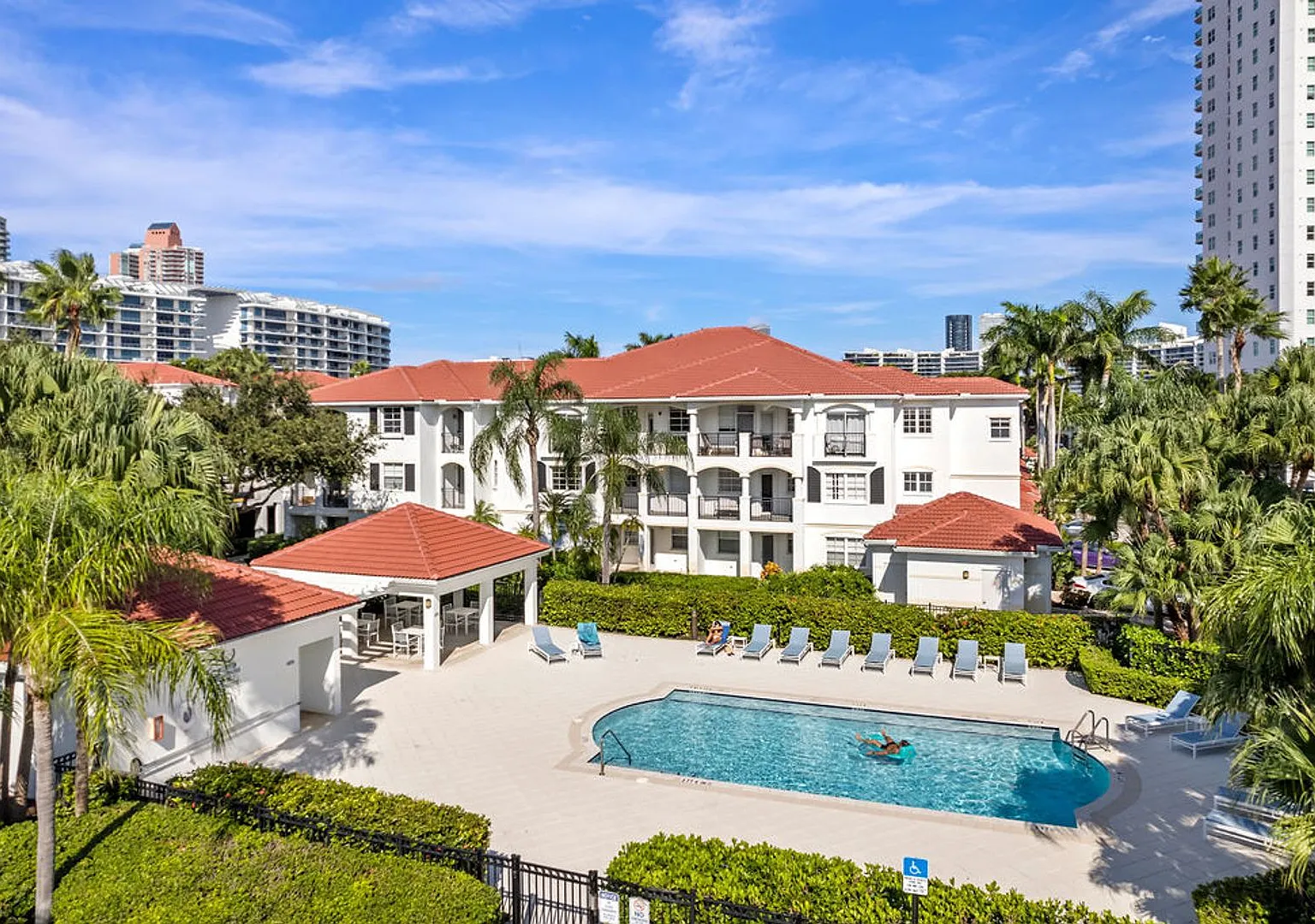 Gorgeous 2 bedroom 2 bath In Aventura! — Photo 1